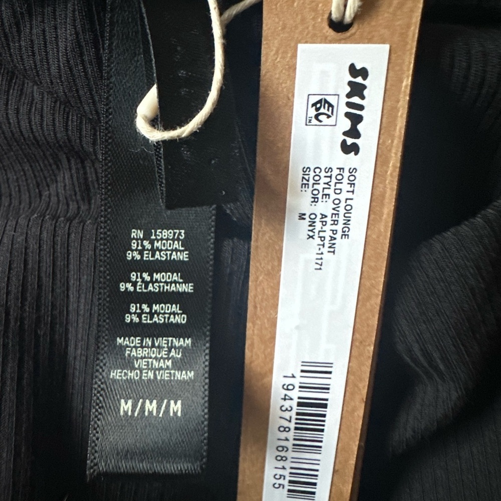 SKIMS *NWT SOFT LOUNGE FOLD OVER PANT | COLOR: ONYX - Picture 11 of 11